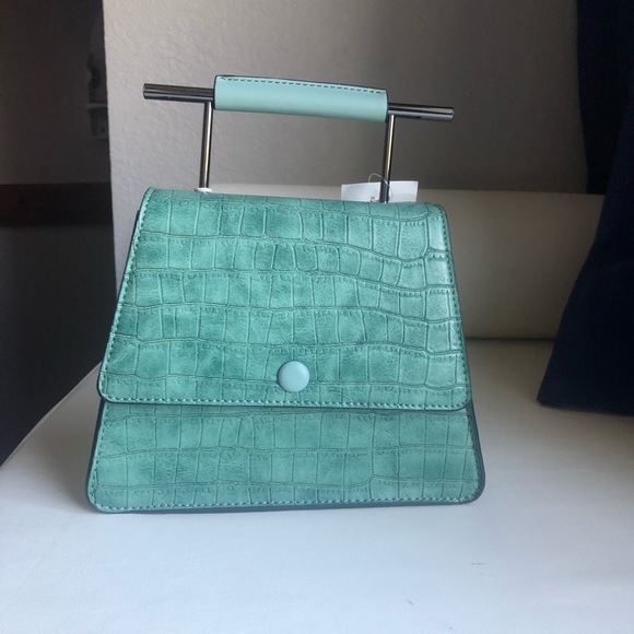 Monochromatic Hand Bag - Picture 5 of 9